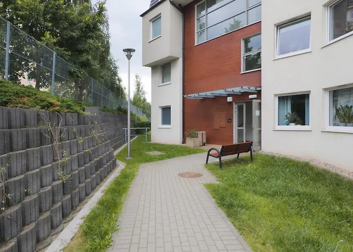 Elegant Mysliwskie Wzgorze In By Renters דירה *